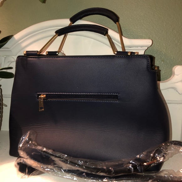 Medium sized navy purse (new without tags) - Picture 4 of 5